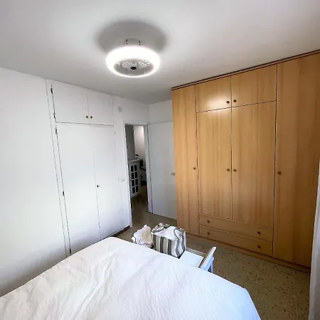 R147 - Marcela Cerca De La Playa Calafell